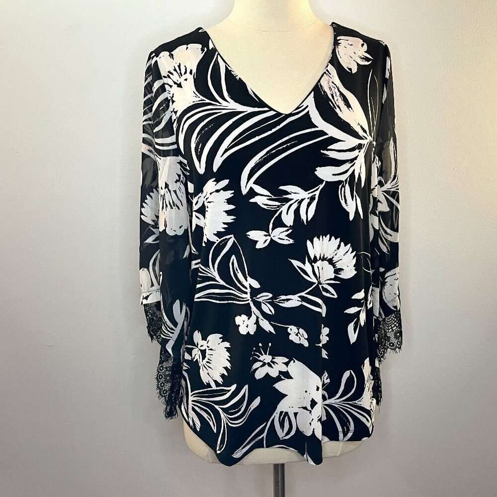 Cleo Petites Women's Black/White V-Neck Floral Top - Size Medium